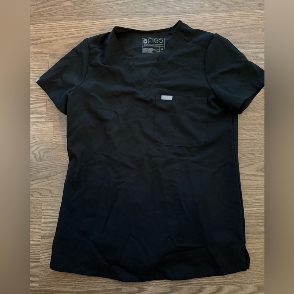 Figs scrub top